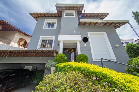 Casa à venda com 364m², 3 quartos e 4 vagasFACHADA/JARDIM