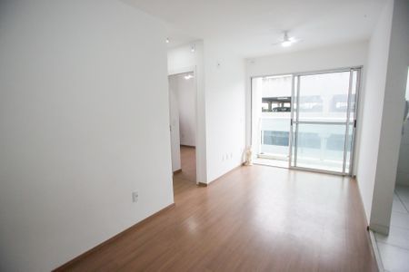 Sala de apartamento para alugar com 2 quartos, 43m² em Pechincha, Rio de Janeiro