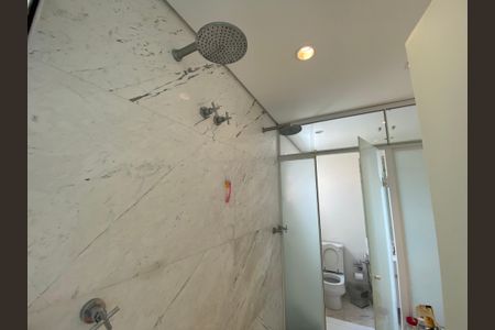 Apartamento à venda com 360m², 6 quartos e 6 vagasBanheiro da Suíte 1