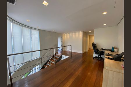 Apartamento à venda com 360m², 6 quartos e 6 vagasHall do andar superior