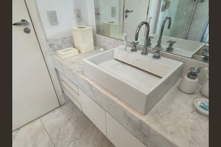 Apartamento à venda com 360m², 6 quartos e 6 vagasBanheiro da Suíte 3