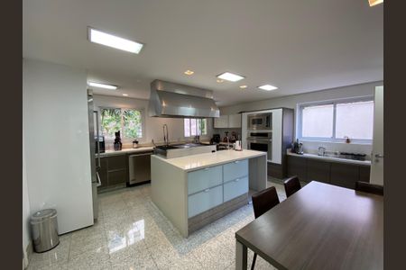 Apartamento à venda com 360m², 6 quartos e 6 vagasCozinha