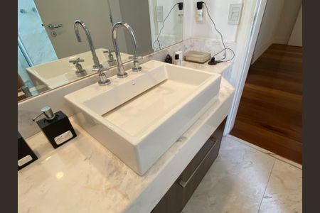 Apartamento à venda com 360m², 6 quartos e 6 vagasBanheiro da Suíte 2