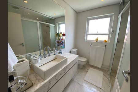 Apartamento à venda com 360m², 6 quartos e 6 vagasBanheiro da Suíte 1