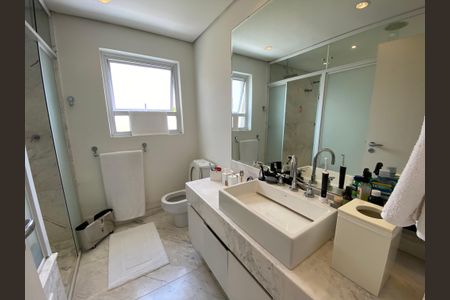 Apartamento à venda com 360m², 6 quartos e 6 vagasBanheiro da Suíte 1