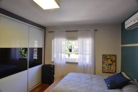 Casa de condomínio à venda com 634m², 4 quartos e 4 vagas Casa de condomínio à venda com 634m², 4 quartos e 4 vagasSuíte 2