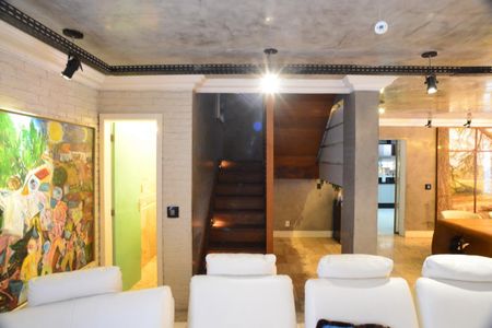 Casa de condomínio à venda com 634m², 4 quartos e 4 vagas Casa de condomínio à venda com 634m², 4 quartos e 4 vagasSala