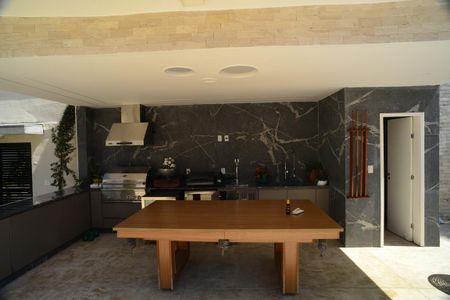 Casa de condomínio à venda com 634m², 4 quartos e 4 vagas Casa de condomínio à venda com 634m², 4 quartos e 4 vagasÁrea Gourmet