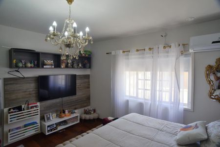 Casa de condomínio à venda com 634m², 4 quartos e 4 vagas Casa de condomínio à venda com 634m², 4 quartos e 4 vagasSuíte 3