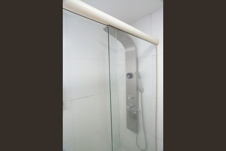 Casa de condomínio à venda com 634m², 4 quartos e 4 vagas Casa de condomínio à venda com 634m², 4 quartos e 4 vagasBanheiro Suíte 1