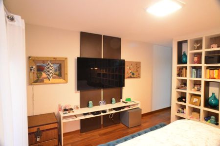 Casa de condomínio à venda com 634m², 4 quartos e 4 vagas Casa de condomínio à venda com 634m², 4 quartos e 4 vagasSuíte Principal