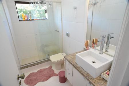 Casa de condomínio à venda com 634m², 4 quartos e 4 vagas Casa de condomínio à venda com 634m², 4 quartos e 4 vagasBanheiro Suíte 3