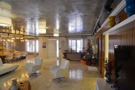 Casa de condomínio à venda com 634m², 4 quartos e 4 vagas Casa de condomínio à venda com 634m², 4 quartos e 4 vagasSala