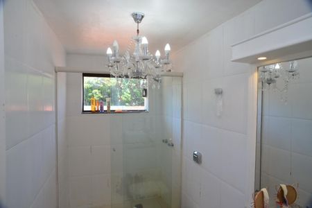 Casa de condomínio à venda com 634m², 4 quartos e 4 vagas Casa de condomínio à venda com 634m², 4 quartos e 4 vagasBanheiro Suíte 3