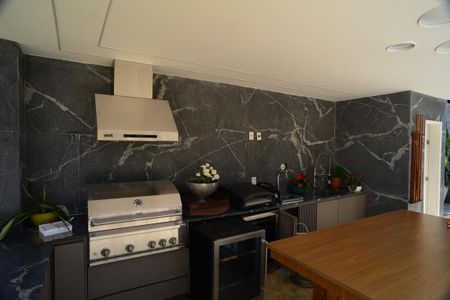 Casa de condomínio à venda com 634m², 4 quartos e 4 vagas Casa de condomínio à venda com 634m², 4 quartos e 4 vagasÁrea Gourmet