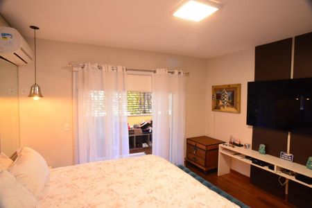 Casa de condomínio à venda com 634m², 4 quartos e 4 vagas Casa de condomínio à venda com 634m², 4 quartos e 4 vagasSuíte Principal