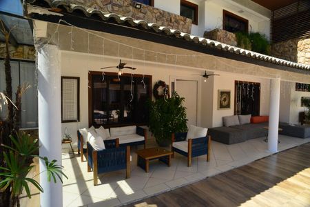 Casa de condomínio à venda com 634m², 4 quartos e 4 vagas Casa de condomínio à venda com 634m², 4 quartos e 4 vagasÁrea Externa