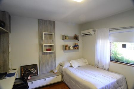 Casa de condomínio à venda com 634m², 4 quartos e 4 vagas Casa de condomínio à venda com 634m², 4 quartos e 4 vagasSuíte 1