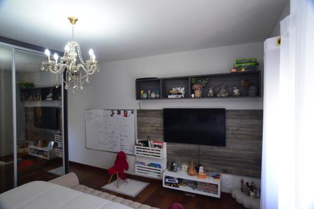 Casa de condomínio à venda com 634m², 4 quartos e 4 vagas Casa de condomínio à venda com 634m², 4 quartos e 4 vagasSuíte 3