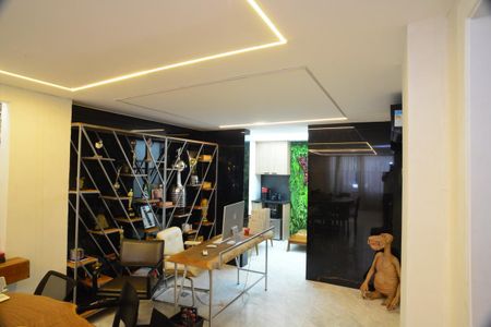 Casa de condomínio à venda com 634m², 4 quartos e 4 vagas Casa de condomínio à venda com 634m², 4 quartos e 4 vagasEscritório