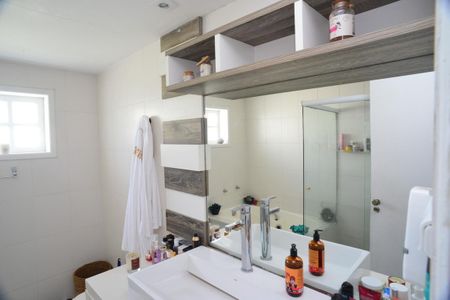 Casa de condomínio à venda com 634m², 4 quartos e 4 vagas Casa de condomínio à venda com 634m², 4 quartos e 4 vagasBanheiro Suíte Principal