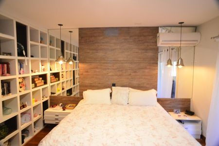 Casa de condomínio à venda com 634m², 4 quartos e 4 vagas Casa de condomínio à venda com 634m², 4 quartos e 4 vagasSuíte Principal