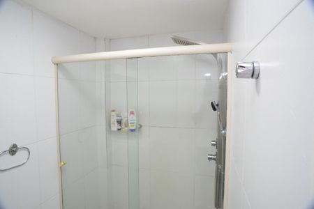 Casa de condomínio à venda com 634m², 4 quartos e 4 vagas Casa de condomínio à venda com 634m², 4 quartos e 4 vagasBanheiro Suíte 1