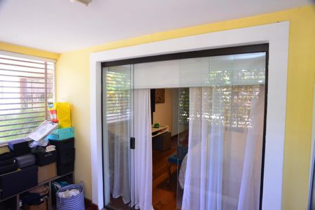 Casa de condomínio à venda com 634m², 4 quartos e 4 vagas Casa de condomínio à venda com 634m², 4 quartos e 4 vagasCloset 1