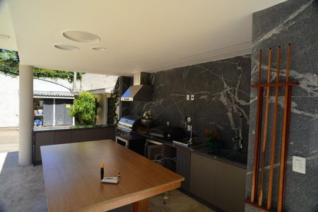 Casa de condomínio à venda com 634m², 4 quartos e 4 vagas Casa de condomínio à venda com 634m², 4 quartos e 4 vagasÁrea Gourmet