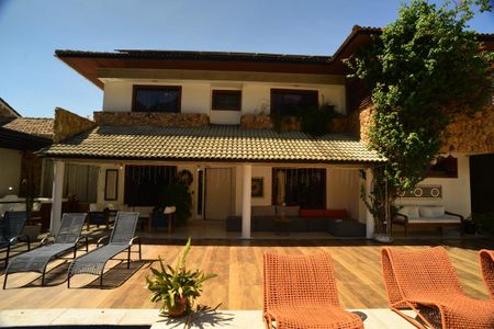 Casa de condomínio à venda com 634m², 4 quartos e 4 vagas Casa de condomínio à venda com 634m², 4 quartos e 4 vagasÁrea Externa