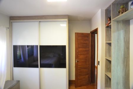 Casa de condomínio à venda com 634m², 4 quartos e 4 vagas Casa de condomínio à venda com 634m², 4 quartos e 4 vagasSuíte 1