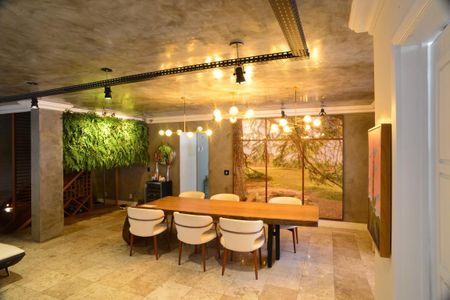 Casa de condomínio à venda com 634m², 4 quartos e 4 vagas Casa de condomínio à venda com 634m², 4 quartos e 4 vagasSala