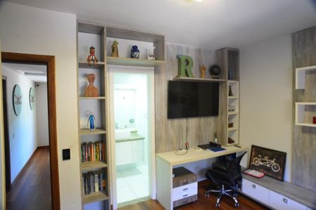 Casa de condomínio à venda com 634m², 4 quartos e 4 vagas Casa de condomínio à venda com 634m², 4 quartos e 4 vagasSuíte 1