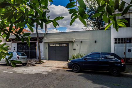 Casa à venda com 158m², 2 quartos e 1 vaga Casa à venda com 158m², 2 quartos e 1 vagaFachada