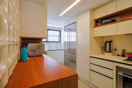 Apartamento à venda com 235m², 4 quartos e 1 vaga