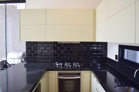 Casa de condomínio para alugar com 278m², 2 quartos e 4 vagasCozinha - Armários