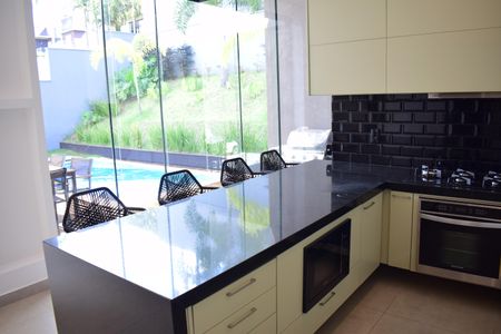 Casa de condomínio para alugar com 278m², 2 quartos e 4 vagasCozinha - Armários