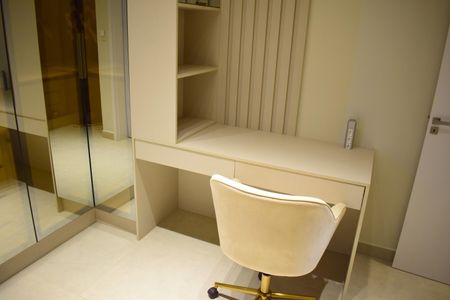 Casa de condomínio para alugar com 278m², 2 quartos e 4 vagasEscritório