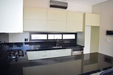 Casa de condomínio para alugar com 278m², 2 quartos e 4 vagasCozinha - Armários