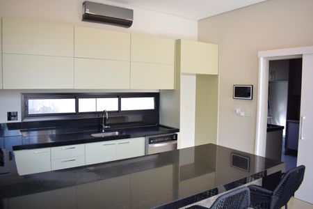 Casa de condomínio para alugar com 278m², 2 quartos e 4 vagasCozinha - Armários