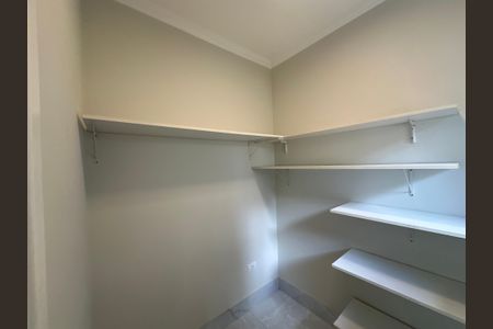 Casa de condomínio para alugar com 470m², 4 quartos e 4 vagas Casa de condomínio para alugar com 470m², 4 quartos e 4 vagasDespensa