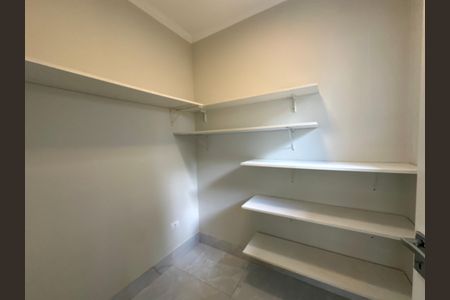 Casa de condomínio para alugar com 470m², 4 quartos e 4 vagas Casa de condomínio para alugar com 470m², 4 quartos e 4 vagasDespensa