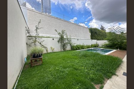 Casa de condomínio para alugar com 470m², 4 quartos e 4 vagas Casa de condomínio para alugar com 470m², 4 quartos e 4 vagasQuintal