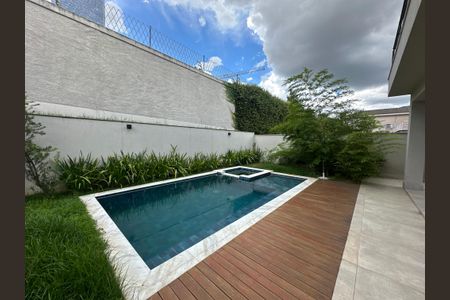 Casa de condomínio para alugar com 470m², 4 quartos e 4 vagas Casa de condomínio para alugar com 470m², 4 quartos e 4 vagasPiscina
