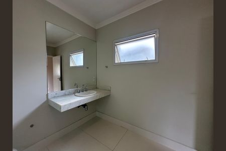 Casa de condomínio para alugar com 470m², 4 quartos e 4 vagas Casa de condomínio para alugar com 470m², 4 quartos e 4 vagasBanheiro da Suíte 3