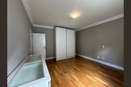 Casa de condomínio para alugar com 470m², 4 quartos e 4 vagas Casa de condomínio para alugar com 470m², 4 quartos e 4 vagasSuíte 2