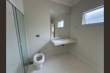 Casa de condomínio para alugar com 470m², 4 quartos e 4 vagas Casa de condomínio para alugar com 470m², 4 quartos e 4 vagasBanheiro da Suíte 3