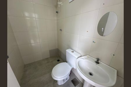 Casa de condomínio para alugar com 470m², 4 quartos e 4 vagas Casa de condomínio para alugar com 470m², 4 quartos e 4 vagasBanheiro de serviço