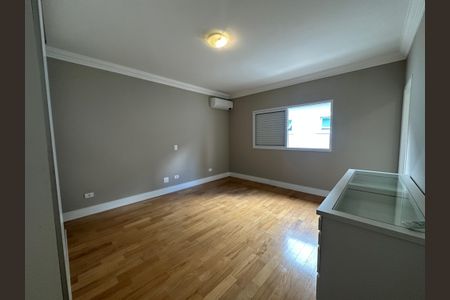 Casa de condomínio para alugar com 470m², 4 quartos e 4 vagas Casa de condomínio para alugar com 470m², 4 quartos e 4 vagasSuíte 2