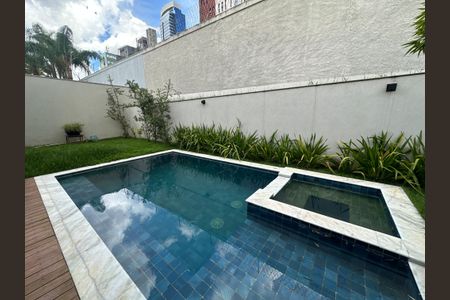Casa de condomínio para alugar com 470m², 4 quartos e 4 vagas Casa de condomínio para alugar com 470m², 4 quartos e 4 vagasPiscina